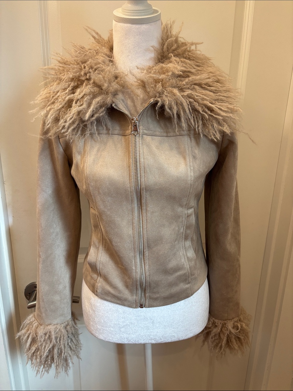 NWT Willow & Wind Tan Faux Suede Jacket with faux fur Trim - S